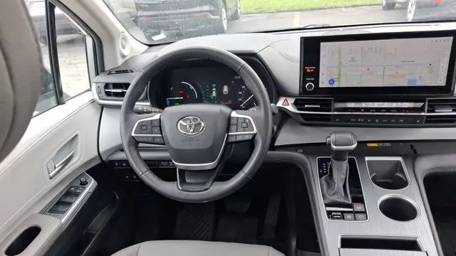 2025 Toyota Sienna XLE 8-Passenger