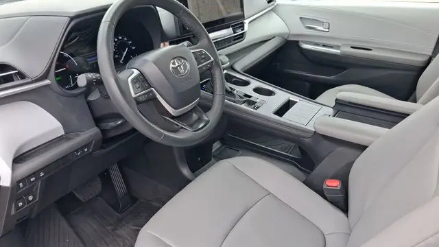 2025 Toyota Sienna XLE 8-Passenger