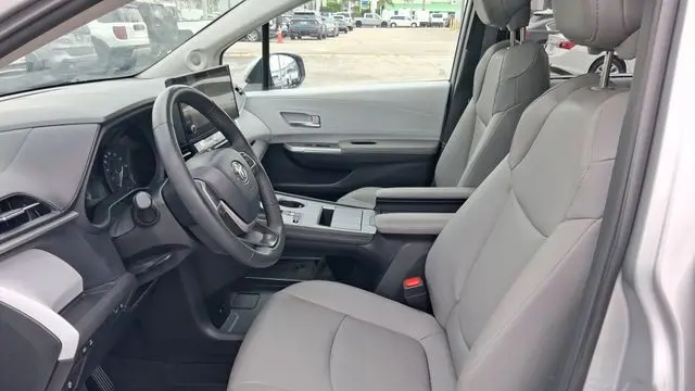 2025 Toyota Sienna XLE 8-Passenger