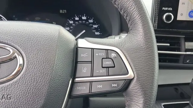 2025 Toyota Sienna XLE 8-Passenger