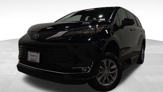 Preowned 2024 Toyota Sienna XLE 8-Passenger for Sale
