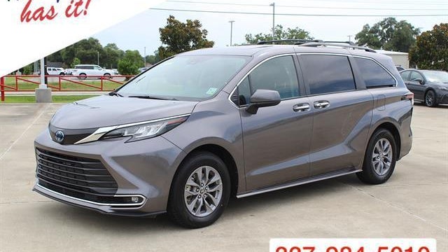 Preowned 2023 Toyota Sienna XLE 8-Passenger for Sale