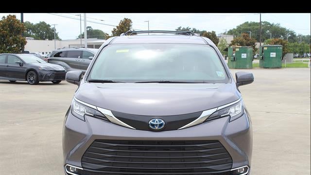2023 Toyota Sienna XLE 8-Passenger