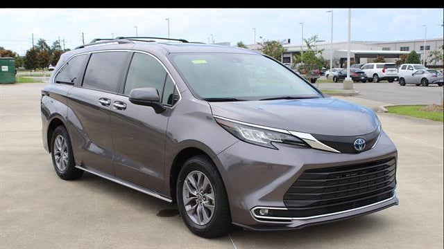 2023 Toyota Sienna XLE 8-Passenger