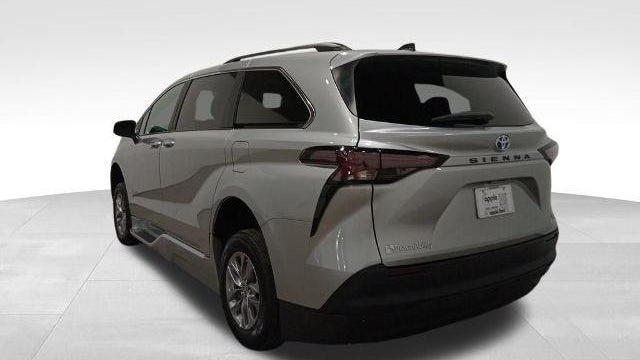 2024 Toyota Sienna XLE 8-Passenger