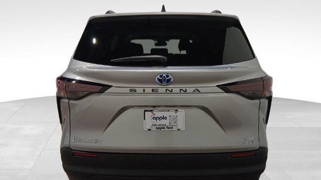 2024 Toyota Sienna XLE 8-Passenger