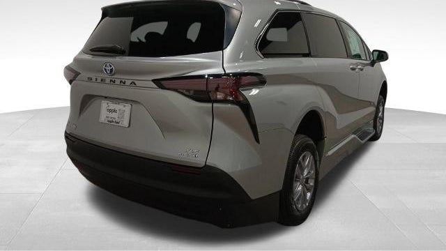 2024 Toyota Sienna XLE 8-Passenger