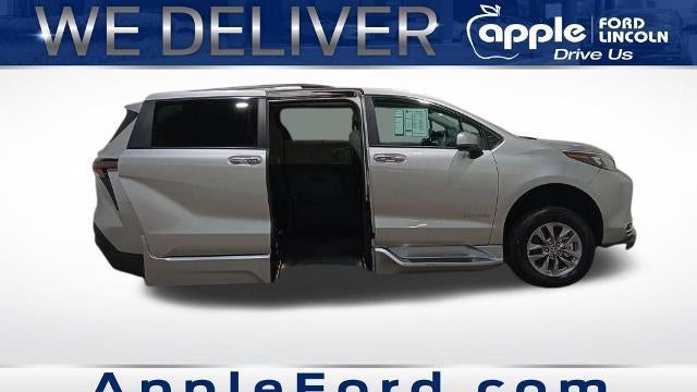 2024 Toyota Sienna XLE 8-Passenger