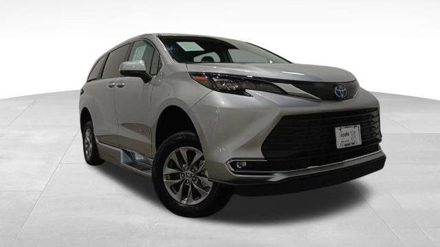 2024 Toyota Sienna XLE 8-Passenger