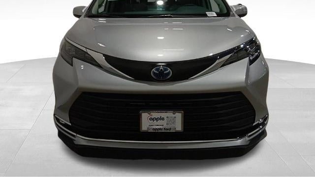 2024 Toyota Sienna XLE 8-Passenger