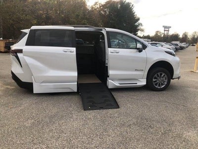 Photo of a 2024 Toyota Sienna XLE 8-Passenger 4DR Mini-Van for sale