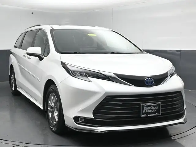 2025 Toyota Sienna - $46,873