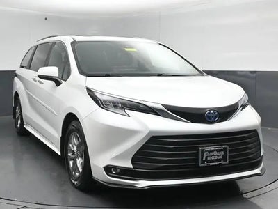 2025 Toyota Sienna AWD XLE 7-Passenger 4DR Mini-Van