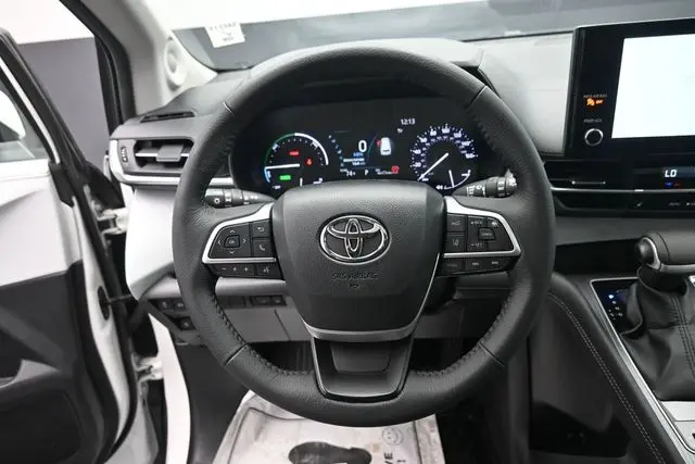 2025 Toyota Sienna - $46,873