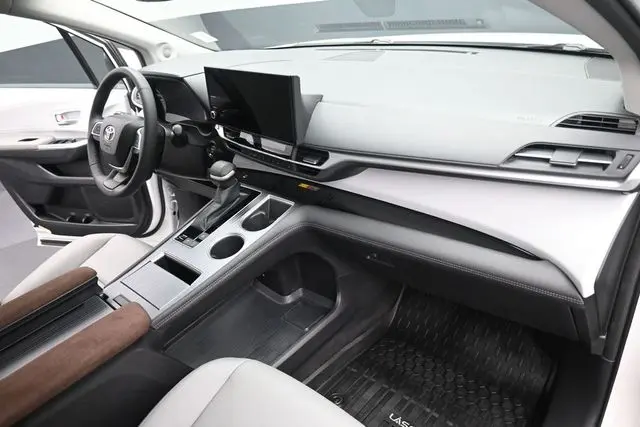 2025 Toyota Sienna - $46,873