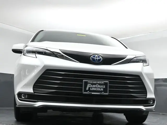 2025 Toyota Sienna - $46,873