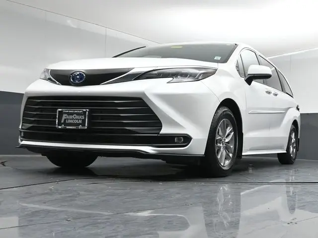 2025 Toyota Sienna - $46,873