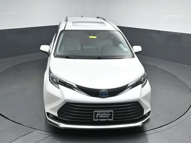 2025 Toyota Sienna - $46,873