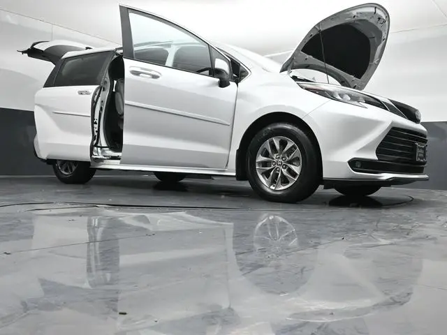 2025 Toyota Sienna - $46,873