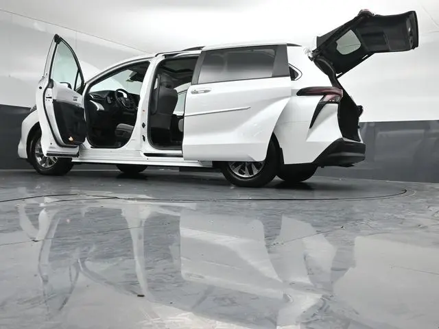 2025 Toyota Sienna - $46,873