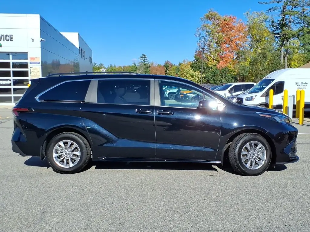 2025 Toyota Sienna - $48,500