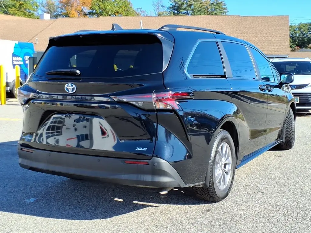 2025 Toyota Sienna - $48,500