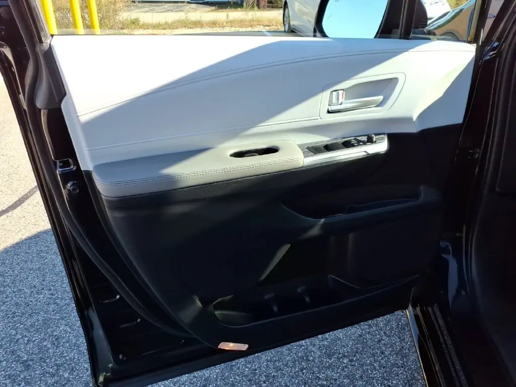 2025 Toyota Sienna - $48,500