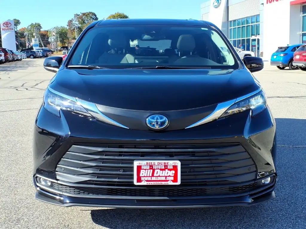 2025 Toyota Sienna - $48,500