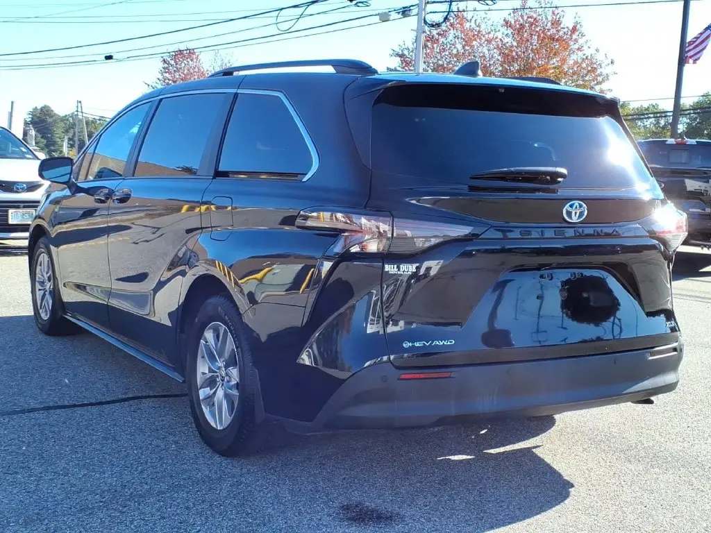 2025 Toyota Sienna - $48,500