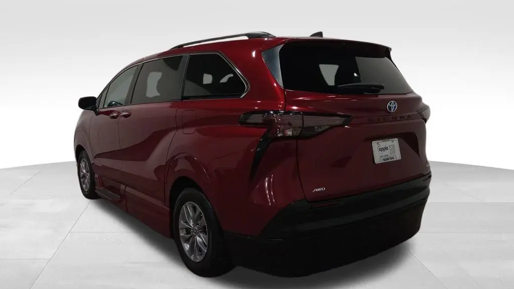 2024 Toyota Sienna XLE 7-Passenger