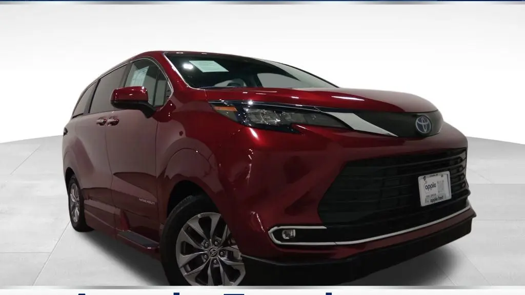2024 Toyota Sienna XLE 7-Passenger