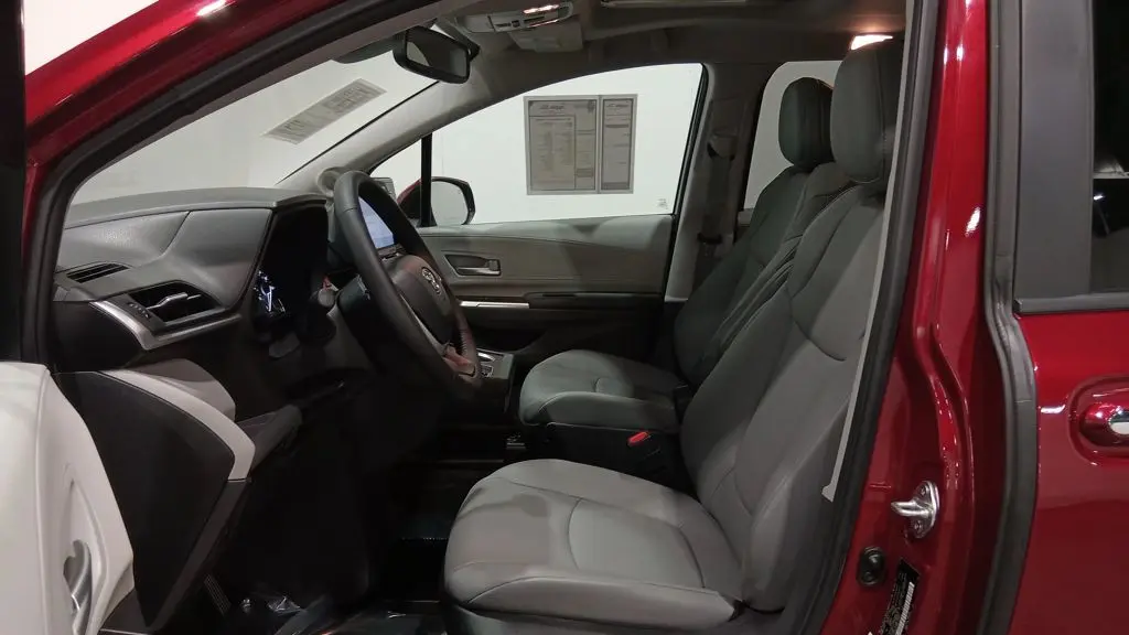 2024 Toyota Sienna XLE 7-Passenger