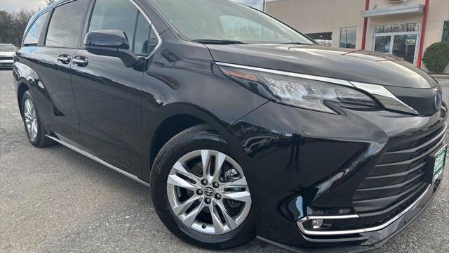 Preowned 2024 Toyota Sienna XLE 7-Passenger for Sale