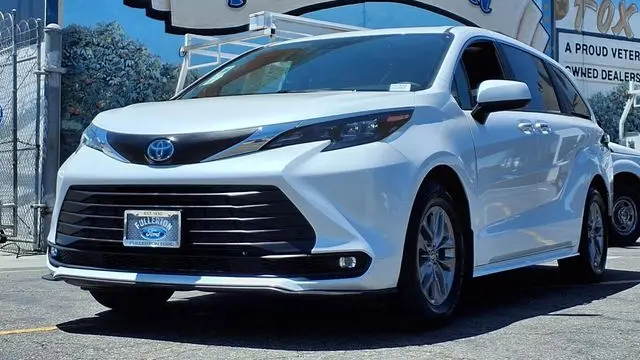 Preowned 2025 Toyota Sienna XLE 7-Passenger for Sale