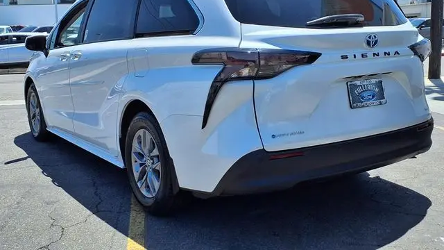 2025 Toyota Sienna XLE 7-Passenger