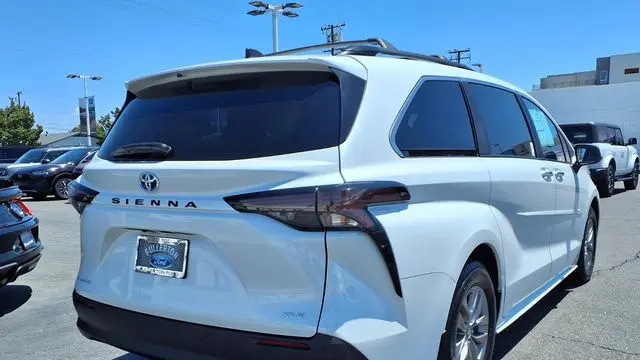 2025 Toyota Sienna XLE 7-Passenger