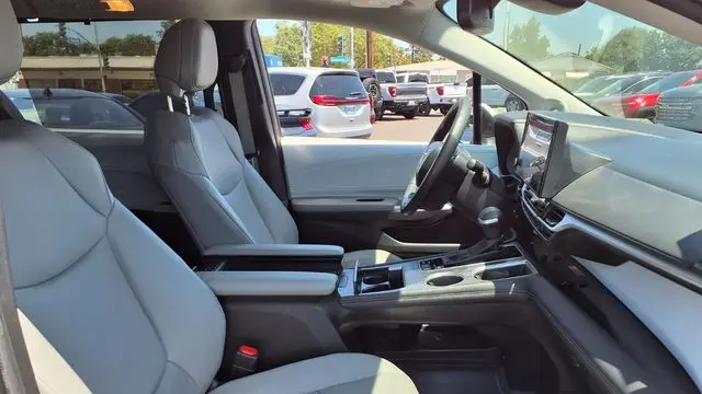 2025 Toyota Sienna XLE 7-Passenger