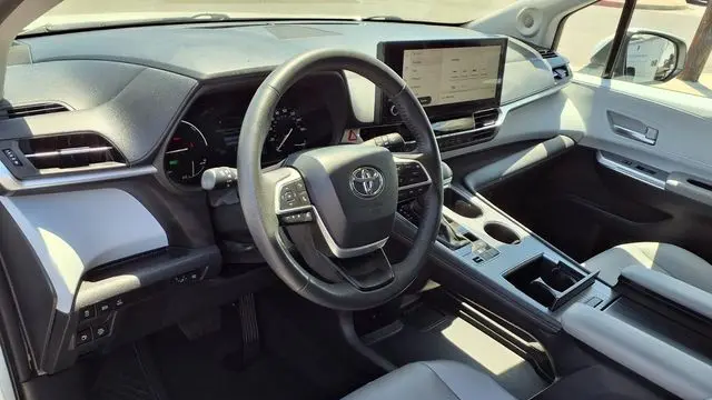 2025 Toyota Sienna XLE 7-Passenger
