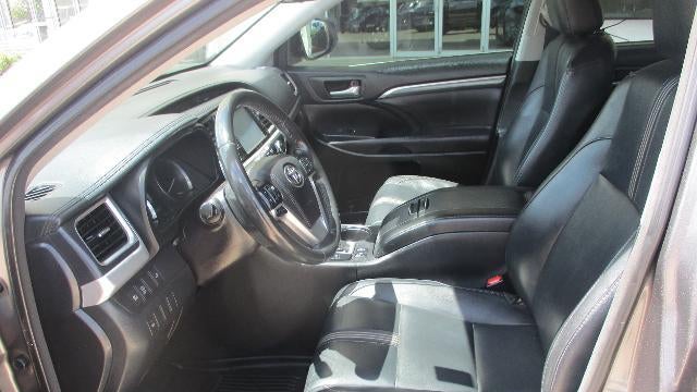 2017 Toyota Highlander SE