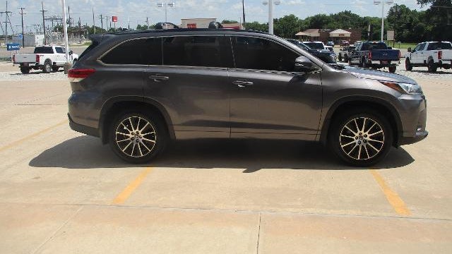 2017 Toyota Highlander SE