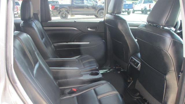 2017 Toyota Highlander SE