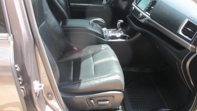 2017 Toyota Highlander SE