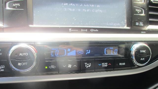 2017 Toyota Highlander SE