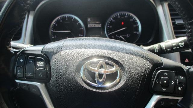 2017 Toyota Highlander SE
