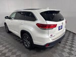 2017 Highlander Thumbnail 8