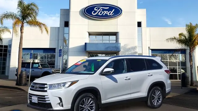 Preowned 2019 Toyota Highlander SE for Sale