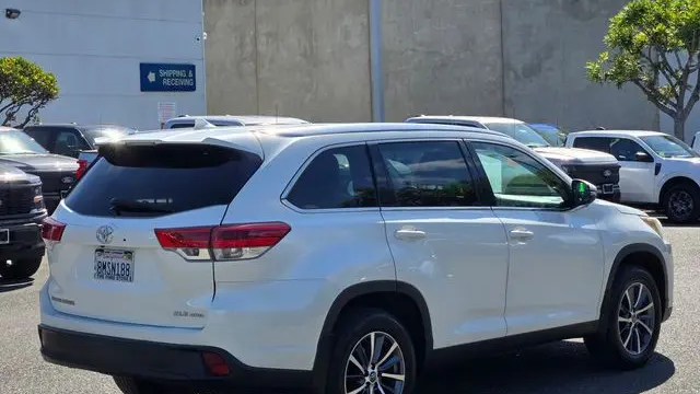 2019 Toyota Highlander SE