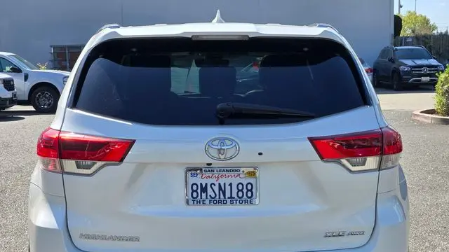 2019 Toyota Highlander SE
