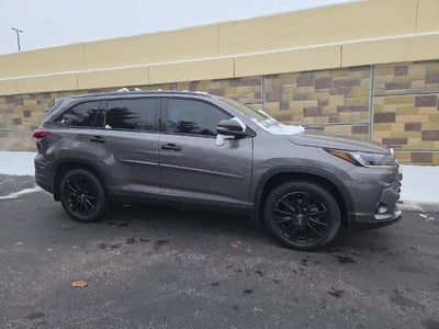 Photo of a 2019 Toyota Highlander AWD SE 4DR SUV for sale