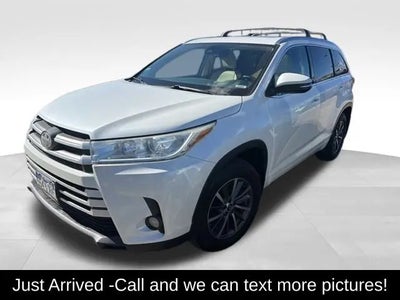 Photo of a 2017 Toyota Highlander AWD SE 4DR SUV for sale